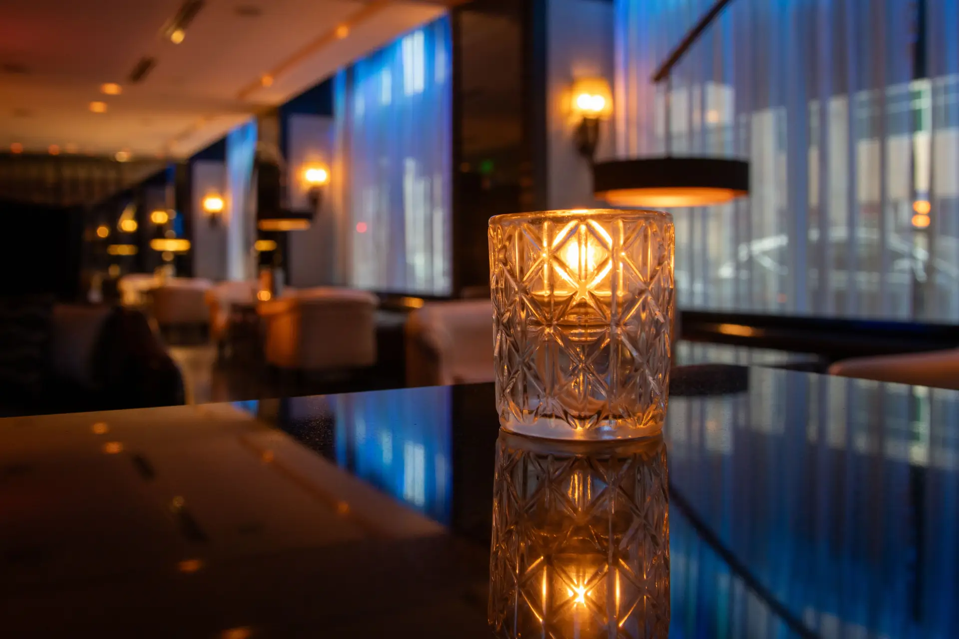 Aurora Lounge cocktail atmosphere