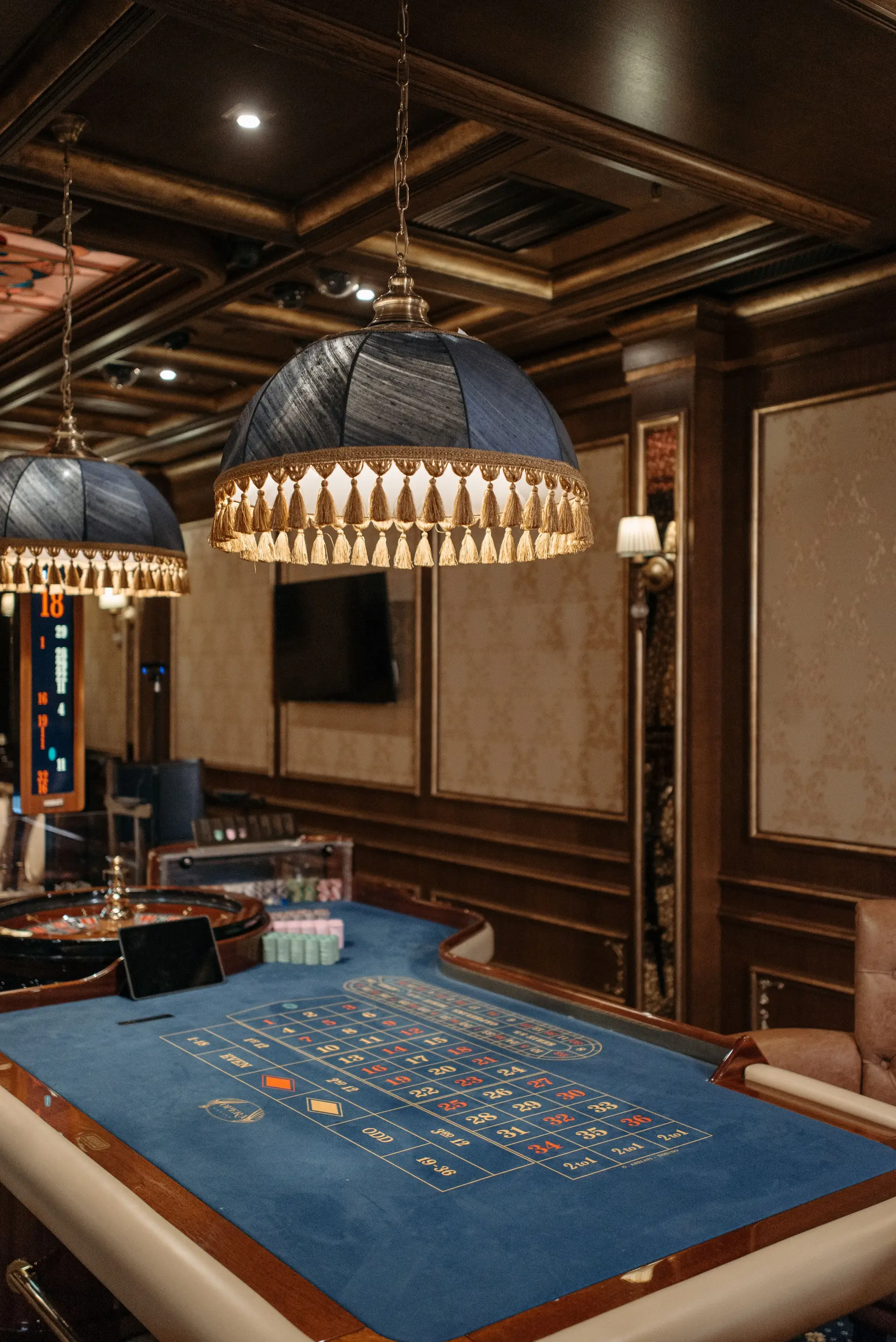 Casino roulette table